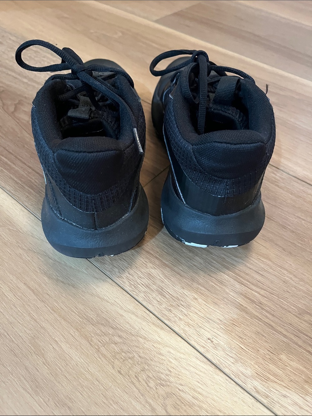 UA Lockdown 7 Unisex Basketball Shoes - Picture 4 of 6